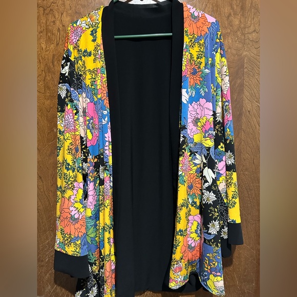 Women’s Cardigan - Picture 2 of 4